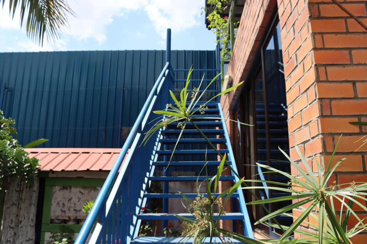 Umusambi B&B Kigali Extérieur photo