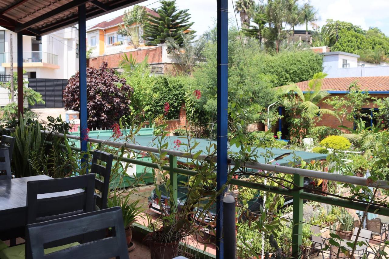 Umusambi B&B Kigali Extérieur photo
