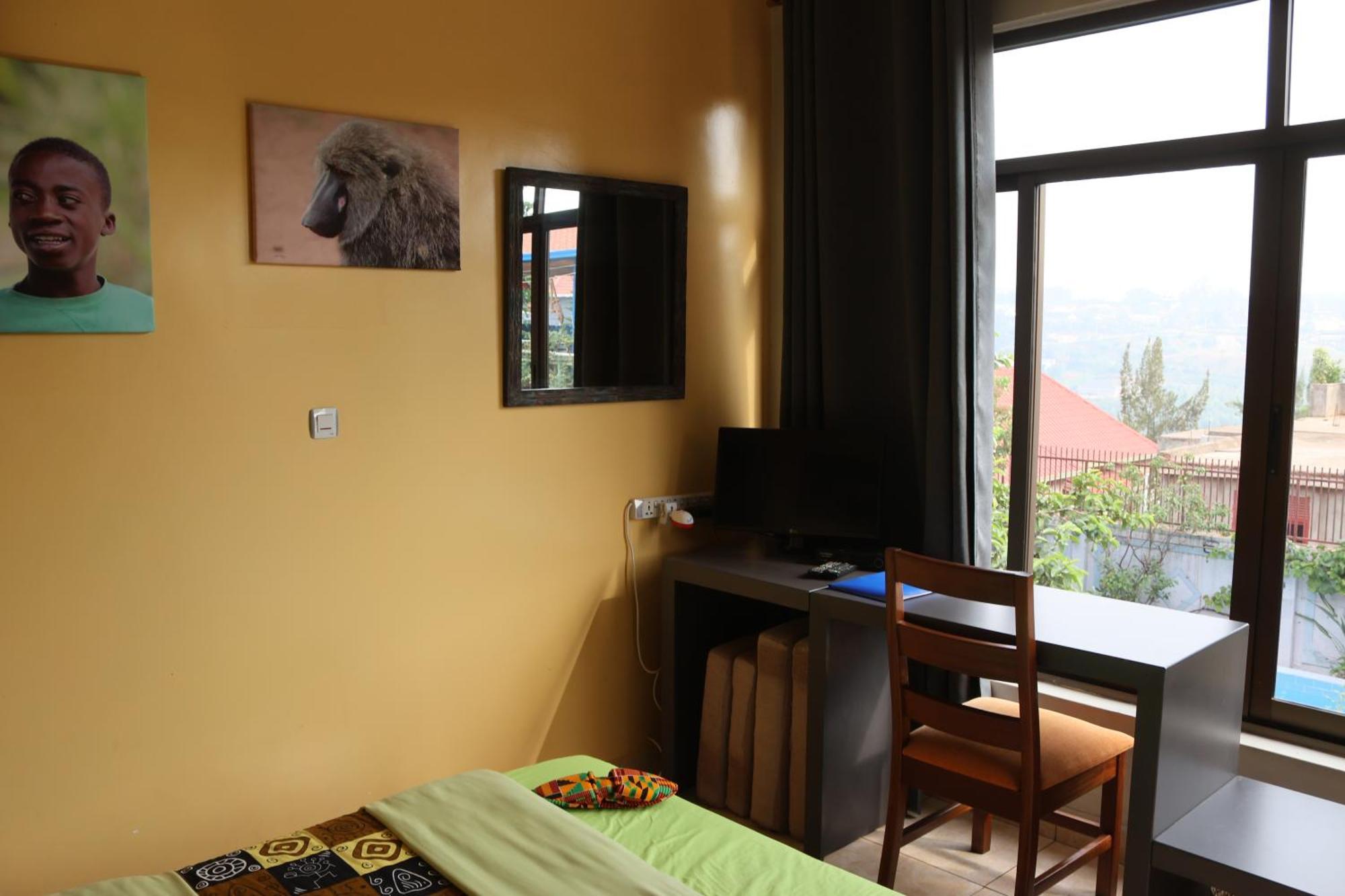Umusambi B&B Kigali Extérieur photo