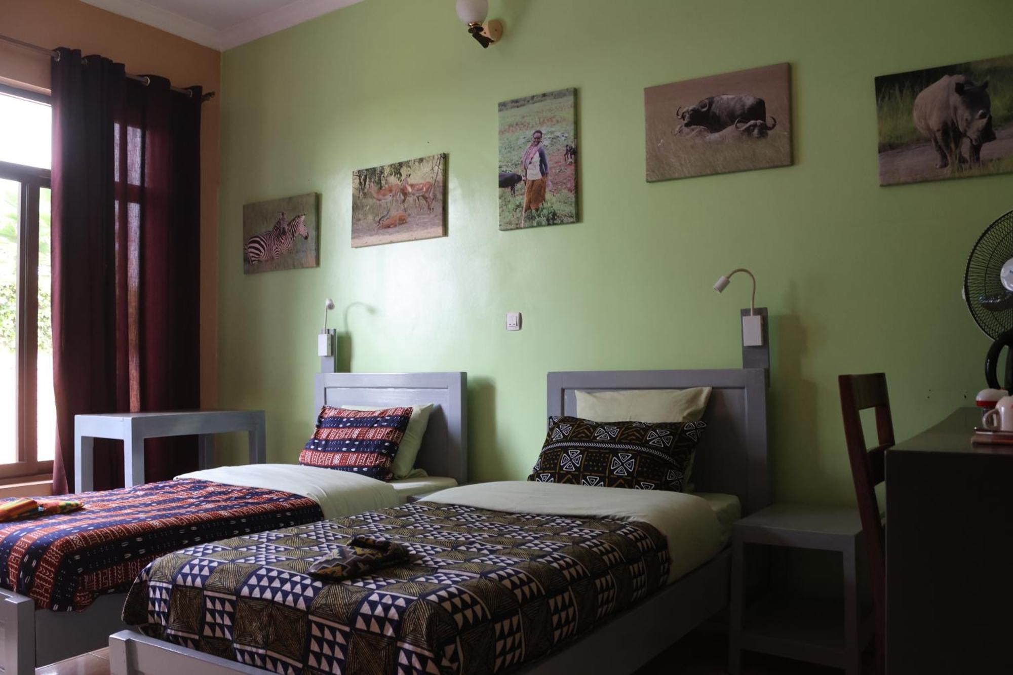 Umusambi B&B Kigali Extérieur photo